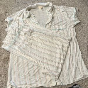 Barely worn, no snags, no stains. Super cute and unbelievably soft!